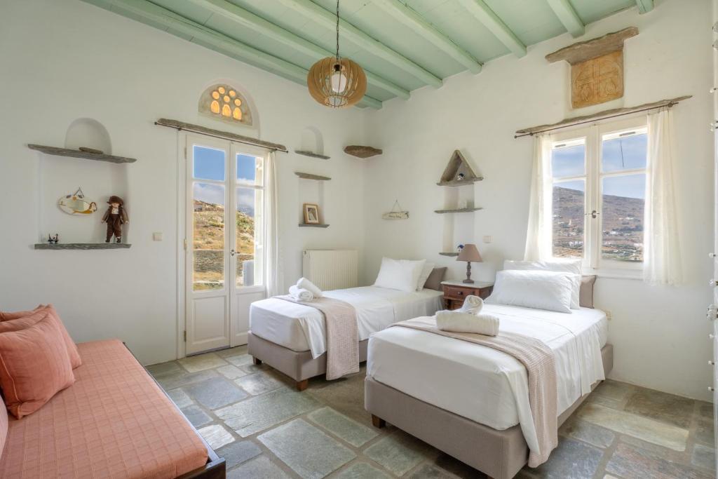 Photo of Maison Simone with private heated infinity pool & spectacular sea view in Ormos Agiou Ioanni, Greece