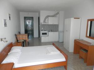 Photo #4 of Apollon Hotel in Methana, Greece