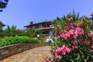 Photo #4 of Studios Avra in Katigiorgis, Greece