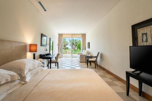 Photo #2 of Plaza Resort in Anavissos, Greece
