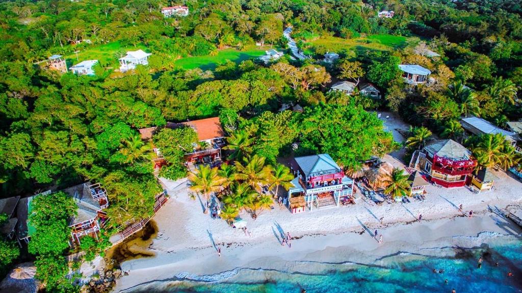 Photo of Fosters West Bay Resort in West Bay, Honduras