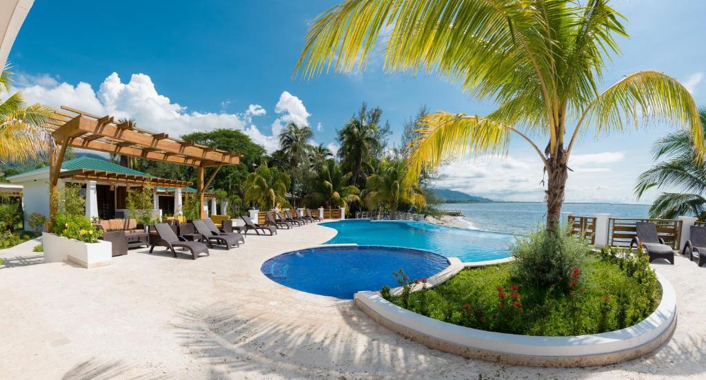 Photo of Paraiso Rainforest and Beach Hotel in Omoa, Honduras