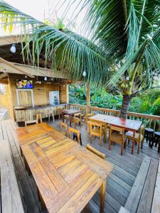 Photo #5 of Bahia Azul Apartment in French Harbour, Honduras
