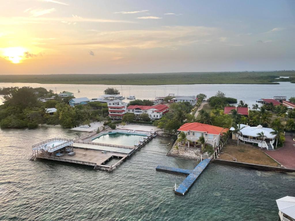 Photo of Coral View Beach Resort in Utila, Honduras