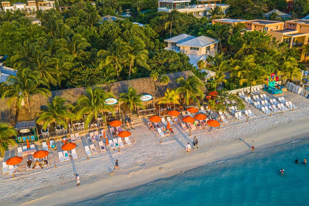 Photo of Paradise Beach Hotel & Resort in West Bay, Honduras