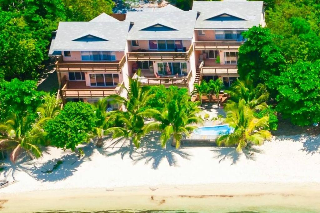 Photo #1 of WEST Bay BEACHFRONT in West End, Honduras
