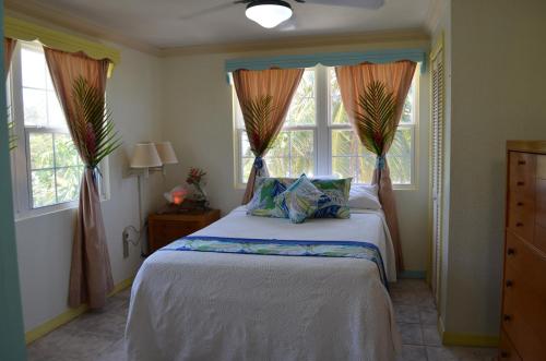 Photo #2 of Graham's Place in Guanaja, Honduras