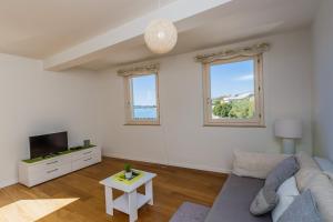 Photo #5 of Beachfront Apartment Nehaj Kastel in Kaštel Štafilić, Croatia