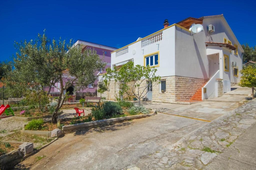 Photo #1 of Apartmani Horvat in Jezera, Croatia