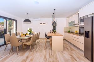 Photo #5 of Villa Topaz in Dugi Rat, Croatia