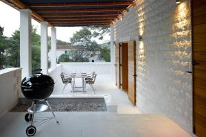Photo #5 of Private luxury Villa AZZURRO on Solta for up to 10 persons, free parking, very close to beach! FREE Kajak & Mountainbikes, GREAT living area & privacy! in Rogač, Croatia