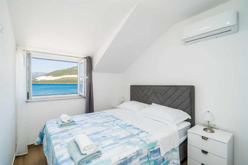 Photo #2 of 5* Beachfront Villa Olive Mill in Putniković, Croatia