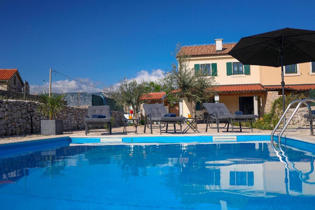 Photo of Villa Niko PET FRIENDLY 200 M FROM HIDDEN SANDY BEACH pets stays for free in Dobrinj, Croatia
