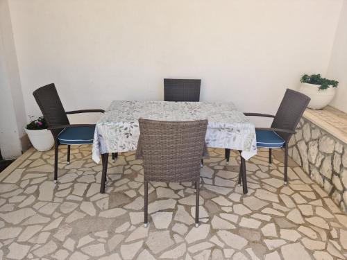 Photo #2 of Apartmani Ivana in Okrug Gornji, Croatia