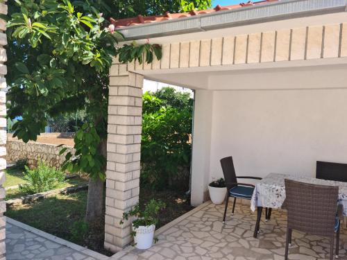Photo #3 of Apartmani Ivana in Okrug Gornji, Croatia