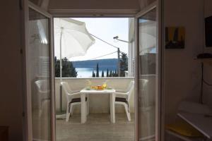 Photo #4 of SEA VIEW ROOM with kitchen, balcony&air condition in Barbat, Croatia