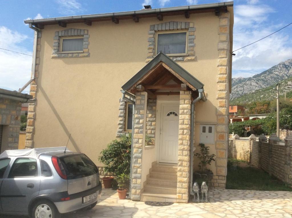 Photo of Apartman Nadia in Karlobag, Croatia