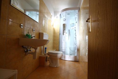 Photo #3 of Apartments Lončar in Gradac, Croatia