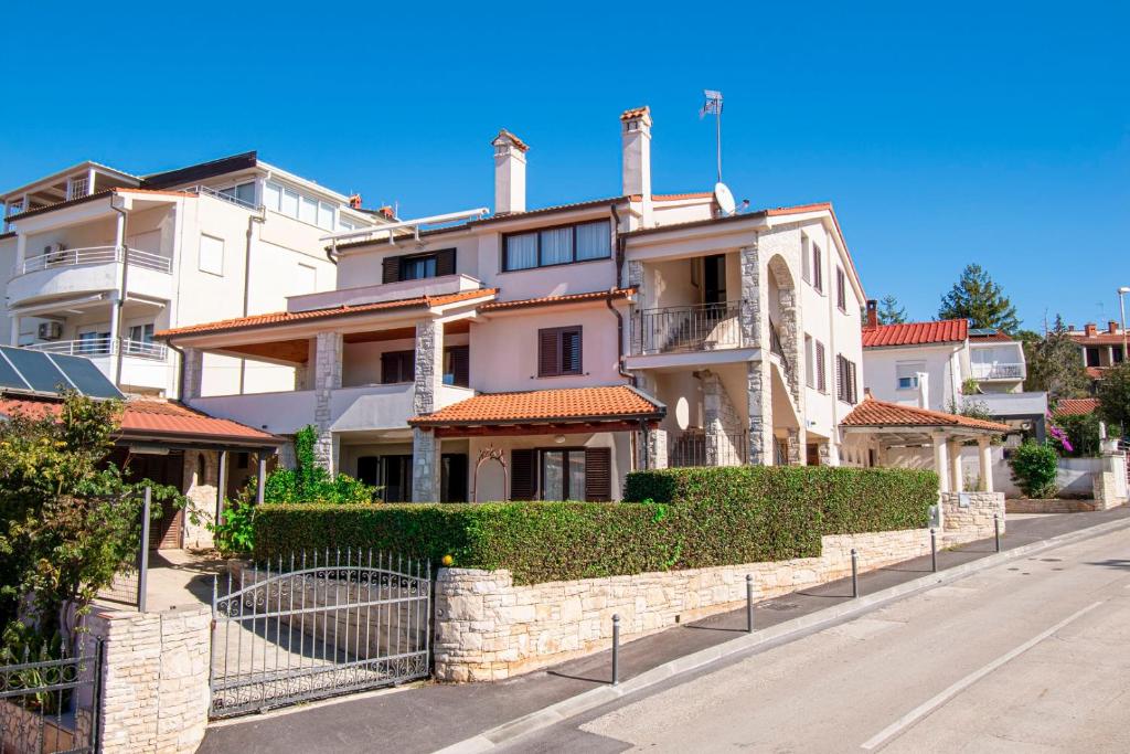 Photo of Holiday apartment 50m from the beach in Pješčana Uvala, Croatia