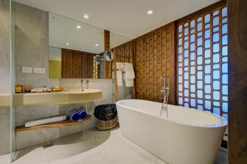 Photo #3 of Radisson Blu Resort Temple Bay Mamallapuram in Mahabalipuram, India