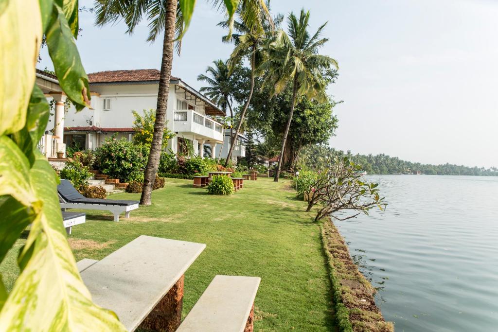 Photo of Shikara Beach Resort in Mobor Beach, India