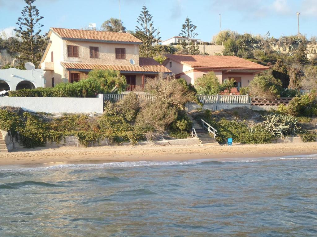 Photo #1 of Villa Eva sul Mare area "A" in Pozzallo, Italy