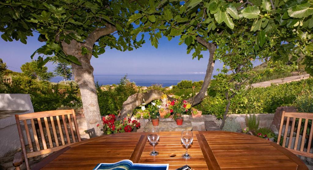Photo of Welcomely - Badde Nuraghe dimora vista mare con parcheggio privato in Magomadas, Italy