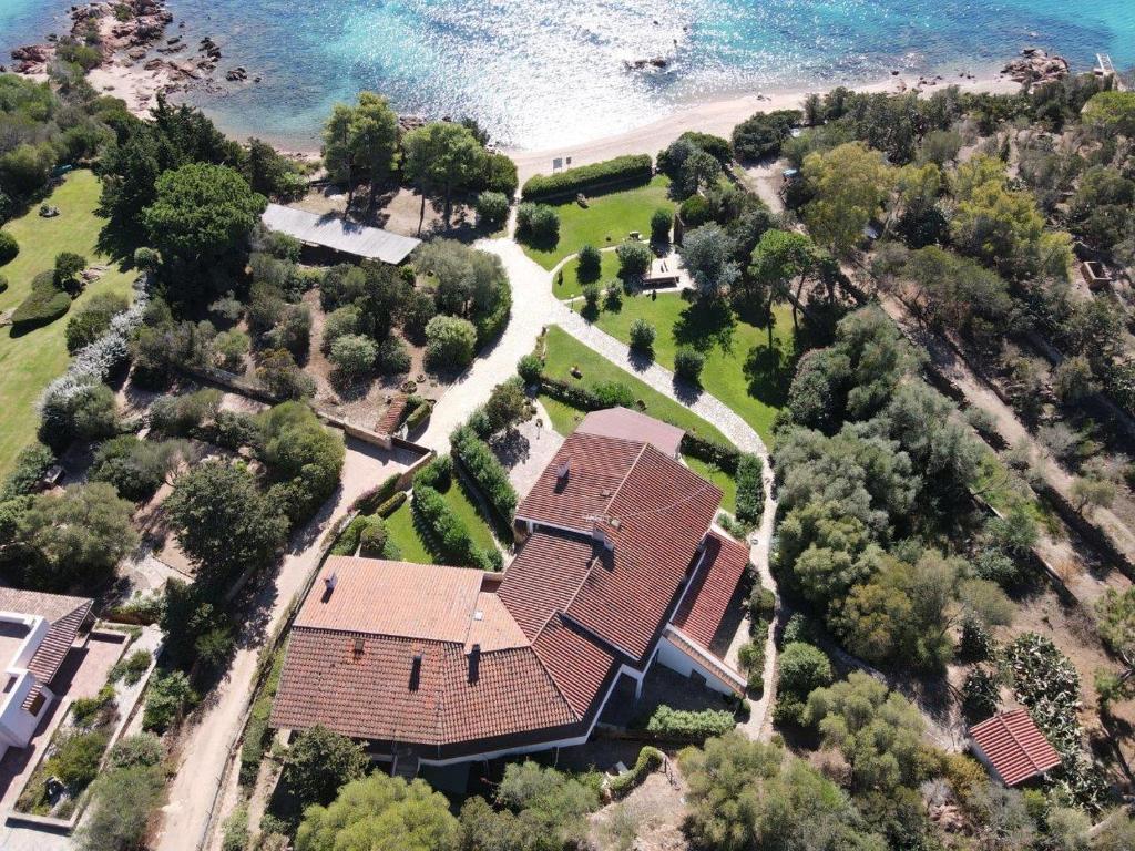 Photo #1 of Baia Dorata beach apartment in Porto Istana, Italy