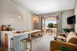 Photo #5 of Baia Dorata beach apartment in Porto Istana, Italy