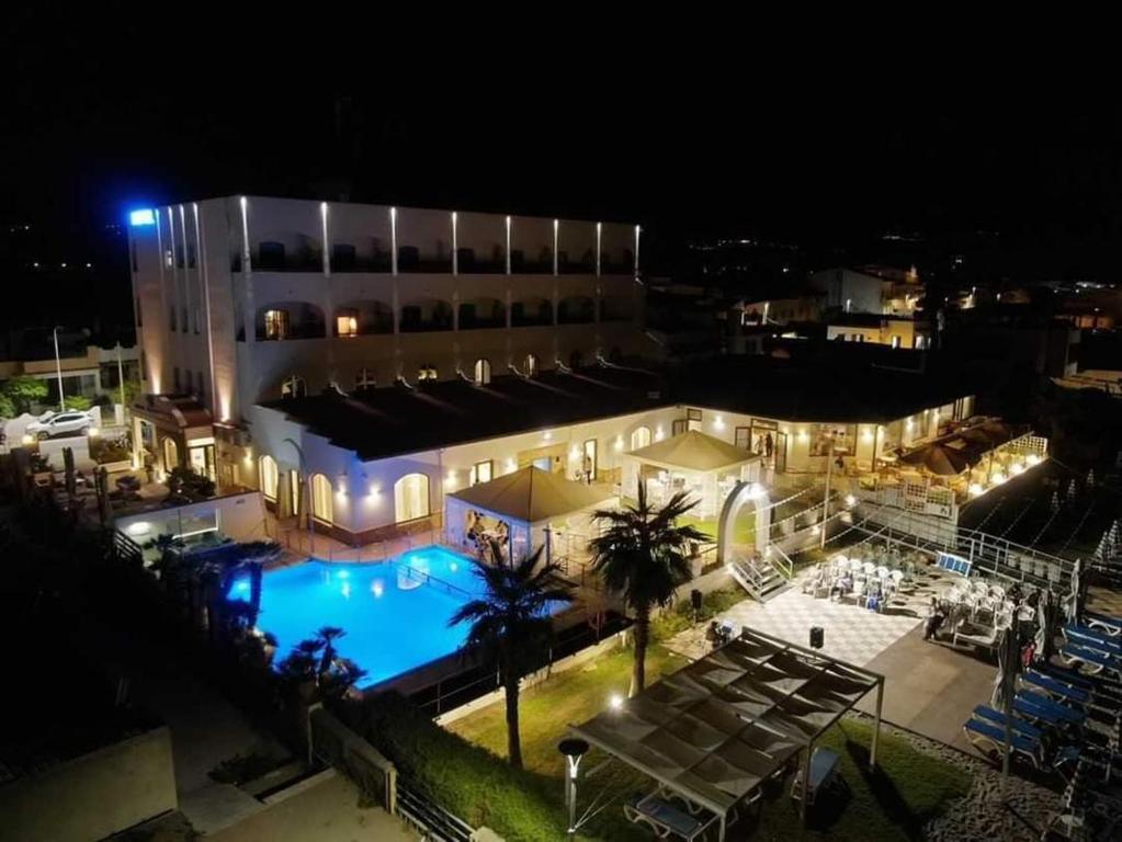 Photo of Hotel Il Gabbiano Beach in Terme, Italy