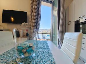 Photo #4 of ALLA CASA ROSA AL MARE- Centrale a di fronte al mare- Emozionante- Garage privato gratuito a 800 mt- aria condizionata-wifi in Genova, Italy