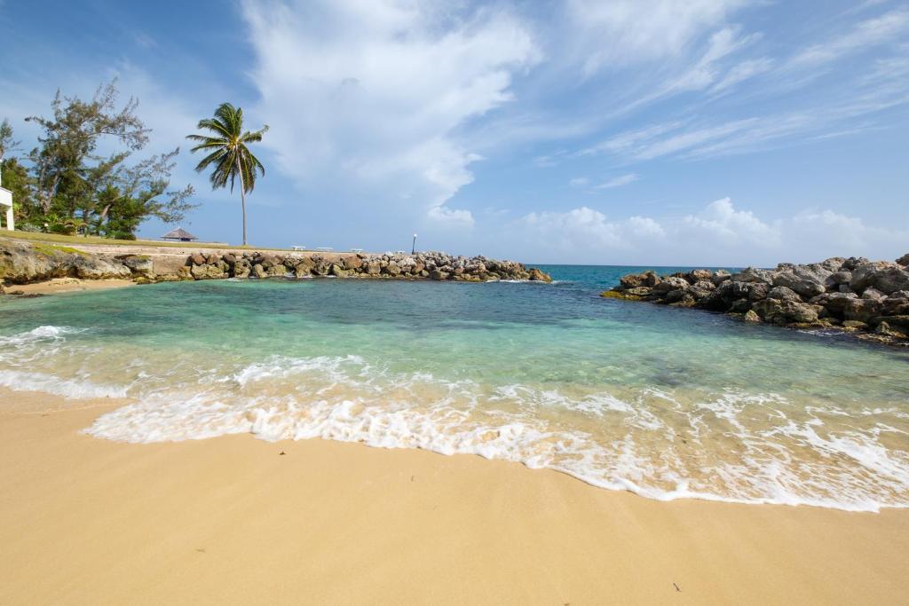 Photo of Jamaica Time Driftwood at Sea Palms 3BR 3BA Condo in Ocho Rios with Pool and Beach Front with Views ONLY 10 Mins from Ochi Intl Airport Direct flight from Miami in Tower Isle, Jamaica