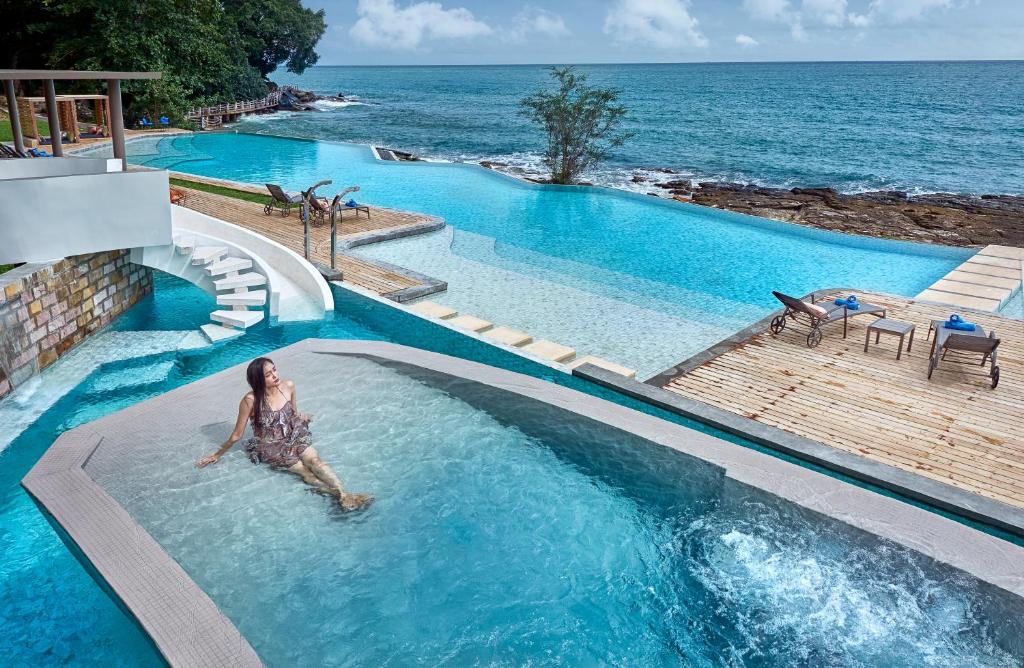Photo of Independence Hotel Resort & Spa in Kâmpóng Saôm, Cambodia