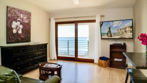 Photo #6 of Seven Mile View Condo #3B in West Bay, Cayman Islands