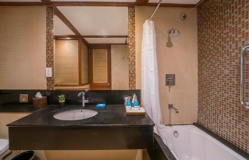 Photo #3 of The Blue Water - Geoffrey Bawa Heritage - City Resort Hotel in Wadduwa, Sri Lanka