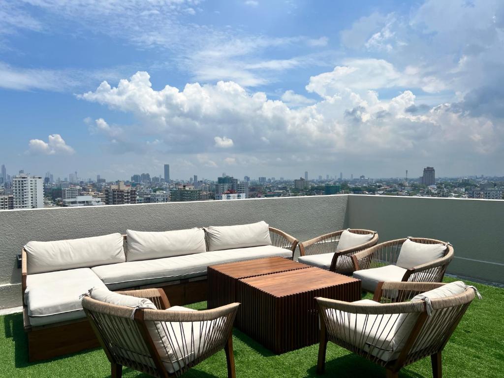 Photo #1 of Pearly Breeze Guest Room in Dehiwala Mount Lavinia, Sri Lanka
