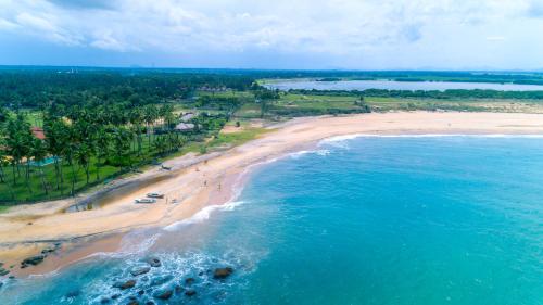 Photo #2 of Blue Waters in Pottuvil, Sri Lanka
