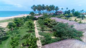 Photo #6 of Blue Waters in Pottuvil, Sri Lanka