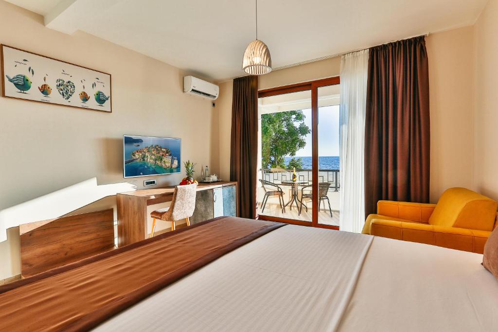 Photo of Sunset Hotel in Bar, Montenegro