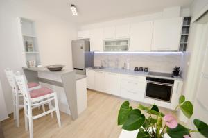 Photo #4 of Seafront apartment Vujovic in Prčanj, Montenegro