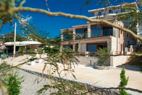 Photo #3 of Sunset Bay Apartments in Utjeha Bušat, Montenegro