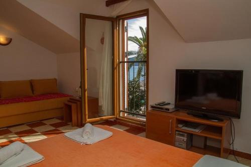 Photo #2 of Apartmani Skver Sanja in HN, Montenegro