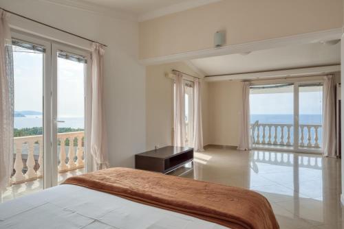 Photo #2 of Apartman -PANORAMA LUX in Sutomore, Montenegro