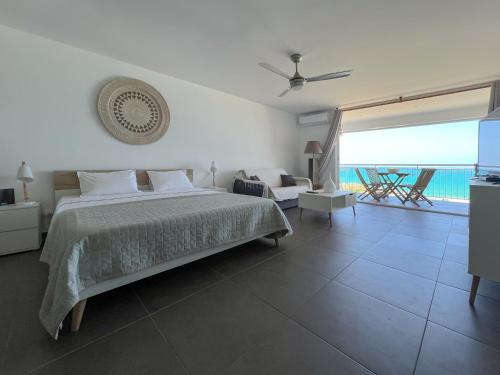 Photo #2 of Front line unit 520 ft2 - 48 m2, on second floor, stunning ocean view in Orient Bay, Saint Martin