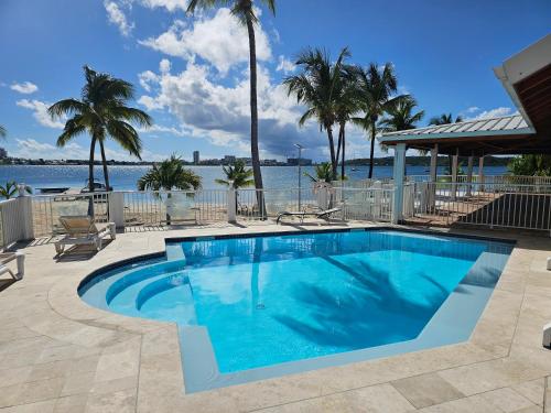 Photo #3 of HOANI Sur la plage, Piscine in Sandy Ground, Saint Martin
