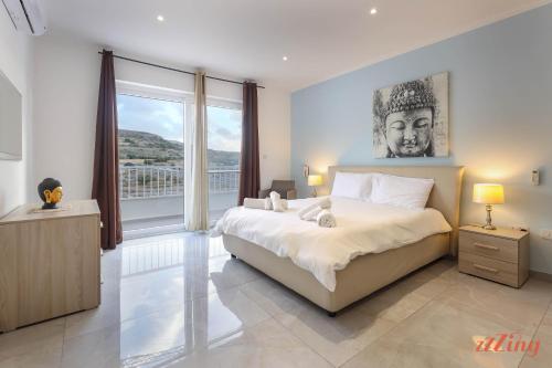 Photo #2 of Pretty Beachfront Penthouse in Mellieha in Mellieħa, Malta