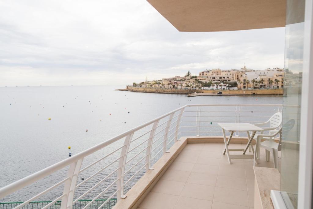 Photo of Riviera Holiday Apartments - Seafront - Wifi in Riviera, Malta