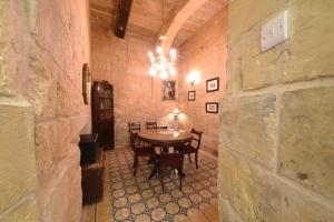 Photo #4 of Senglea medieval house in Ħal Qormi, Malta
