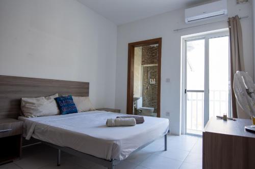 Photo #2 of Seafront Room in L Imsida, Malta