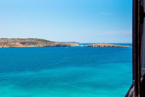 Photo #3 of Islet Promenade Studio with spectacular seaviews by Getawaysmalta in San Pawl il Baħar, Malta